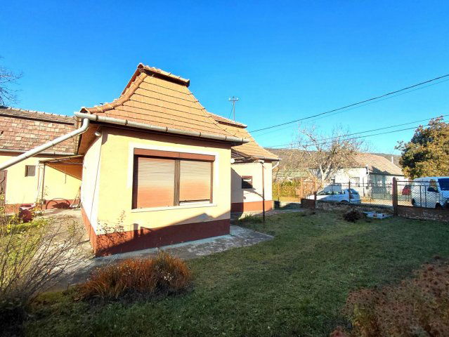 Eladó családi ház, Várgesztesen 54.9 M Ft, 2 szobás