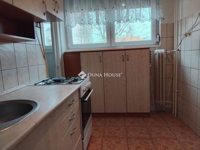 Eladó téglalakás, Pécsett 54 M Ft, 3 szobás