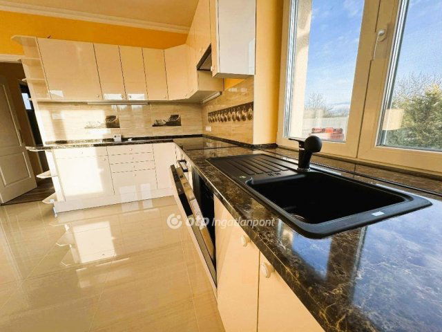 Eladó ikerház, Halásztelken 154 M Ft, 4 szobás