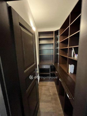 Eladó családi ház, Dunaújvárosban 119 M Ft, 4 szobás