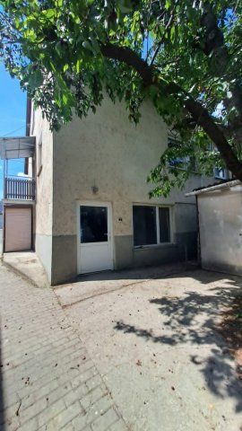 Eladó családi ház, Lábatlanon 59.9 M Ft, 3 szobás