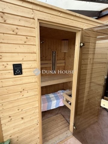 Eladó sorház, Vecsésen 133.9 M Ft, 5 szobás