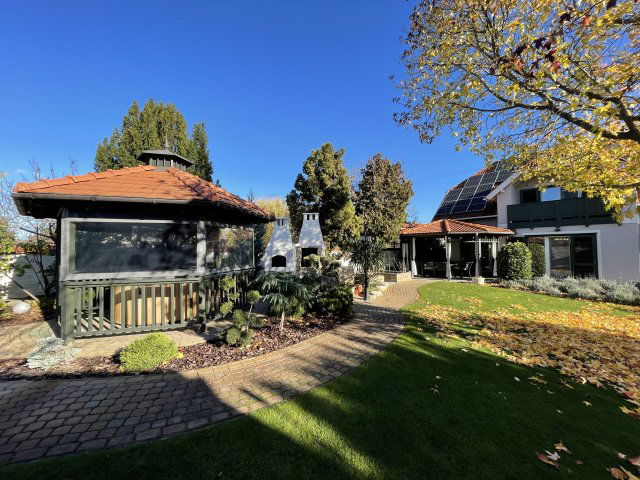 Eladó családi ház, Győrött 310 M Ft, 5 szobás