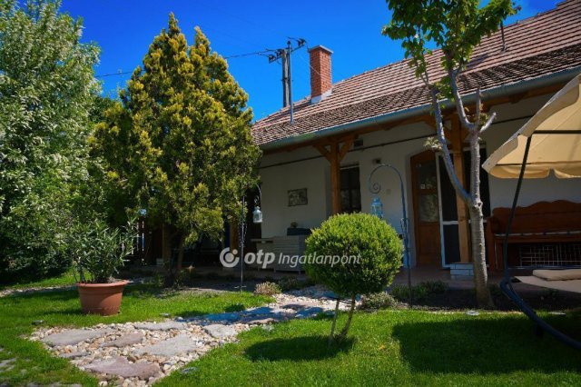 Eladó családi ház, Poroszlón 42 M Ft, 3 szobás
