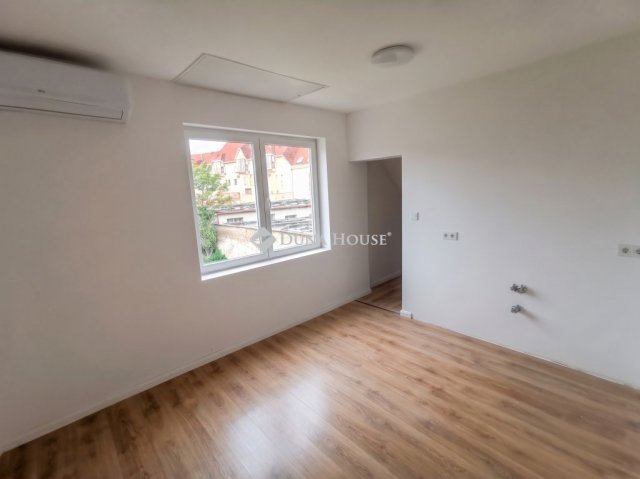 Eladó téglalakás, Budapesten, IV. kerületben, Zrínyi utcában