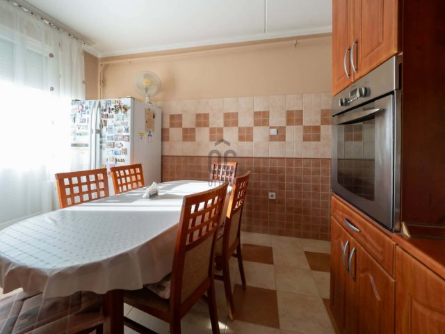 Eladó panellakás, Szentlőrincen 38.5 M Ft, 3 szobás