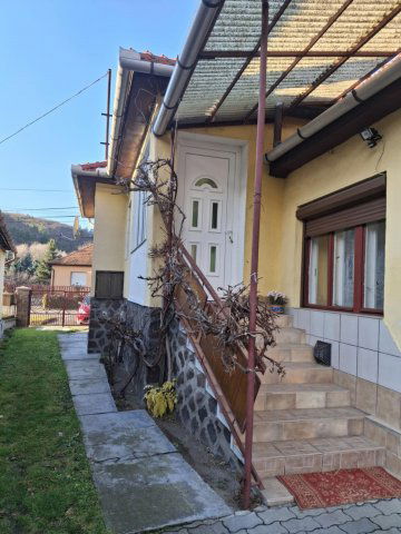 Eladó családi ház, Sirokban 35 M Ft, 3 szobás