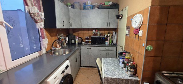 Eladó panellakás, Dunaújvárosban 40.9 M Ft, 1+3 szobás