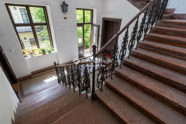 Eladó téglalakás, Budapesten, VII. kerületben 185 M Ft, 3 szobás