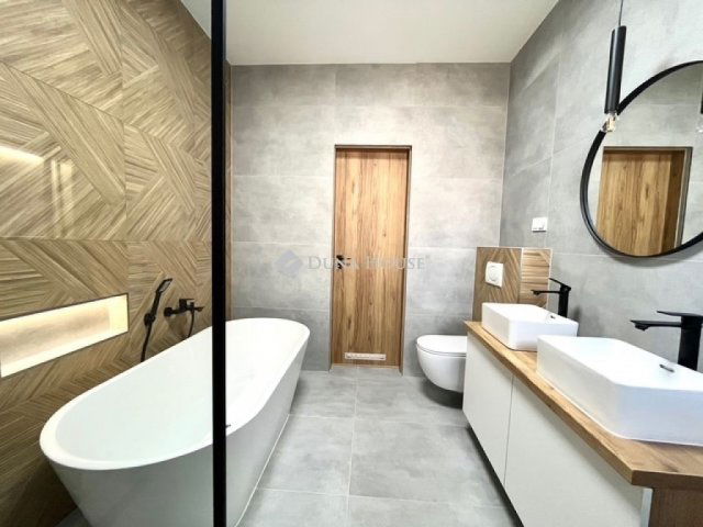 Eladó téglalakás, Pécsett 79.9 M Ft, 5 szobás