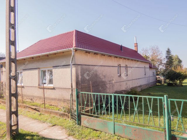 Eladó családi ház, Csörnyeföldön 36 M Ft, 4 szobás
