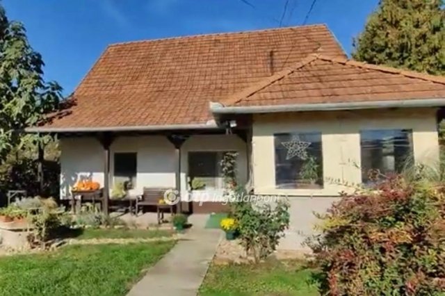 Eladó családi ház, Tárnokon 129.99 M Ft, 6 szobás