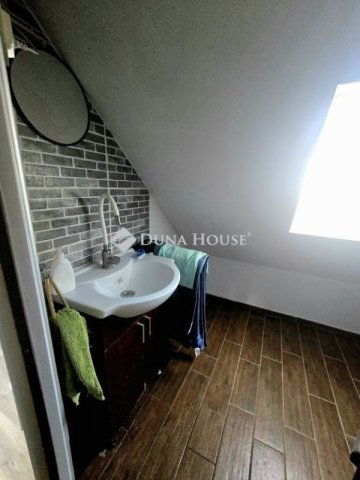 Eladó ikerház, Pécsett 98.5 M Ft, 5 szobás