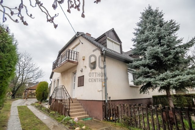 Eladó családi ház, Tolnán 79.99 M Ft, 5 szobás