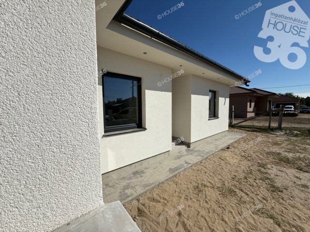 Eladó családi ház, Kecskeméten 109.9 M Ft, 4 szobás