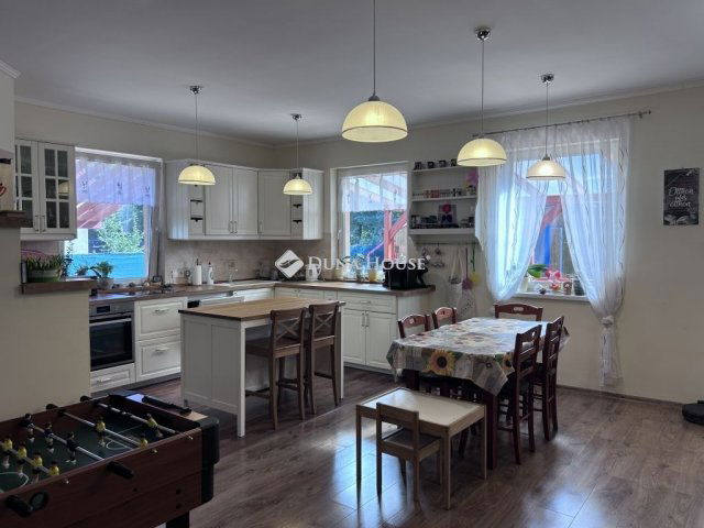 Eladó családi ház, Erdőkertesen 129.9 M Ft, 5 szobás