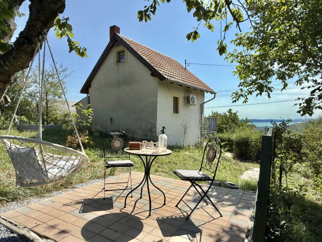 Eladó nyaraló, Mencshelyen 49.9 M Ft, 2 szobás