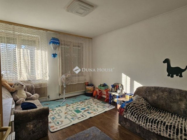 Eladó családi ház, Pécsett 69.9 M Ft, 3 szobás