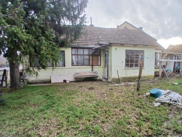 Eladó családi ház, Bakonyszentlászlón 19.9 M Ft, 2 szobás