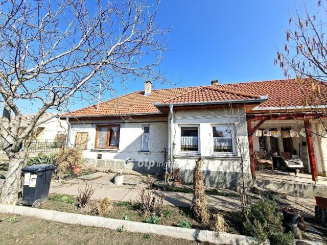 Eladó családi ház, Ráckeresztúron 69.99 M Ft, 5 szobás