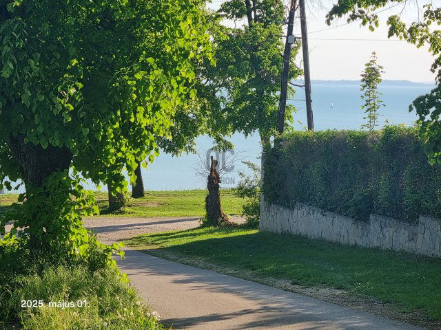 Eladó nyaraló, Balatonakarattyán 160 M Ft, 3 szobás