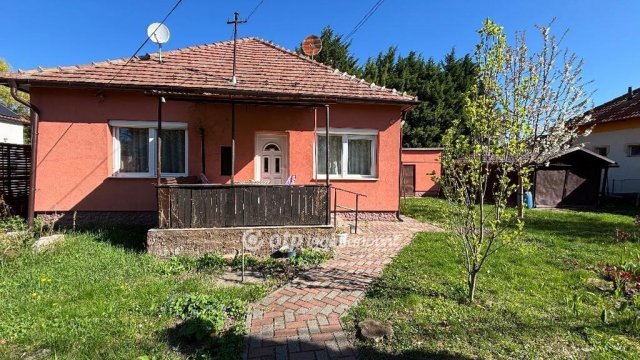 Eladó családi ház, Budakalászon 120 M Ft, 3 szobás