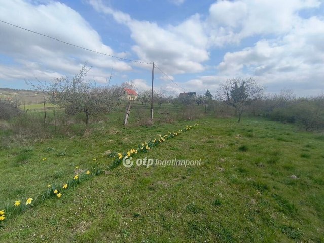 Eladó családi ház, Sukorón 8.9 M Ft, 1 szobás