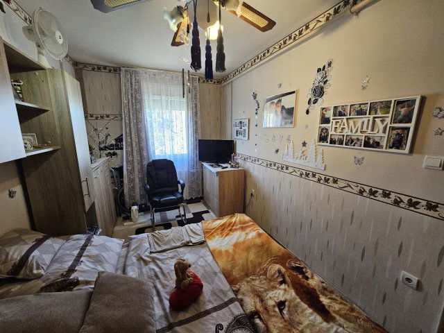 Eladó panellakás, Pécsett 49.9 M Ft, 3 szobás