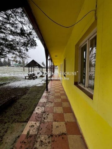 Eladó üzlethelyiség, Szentlászlón 75 M Ft