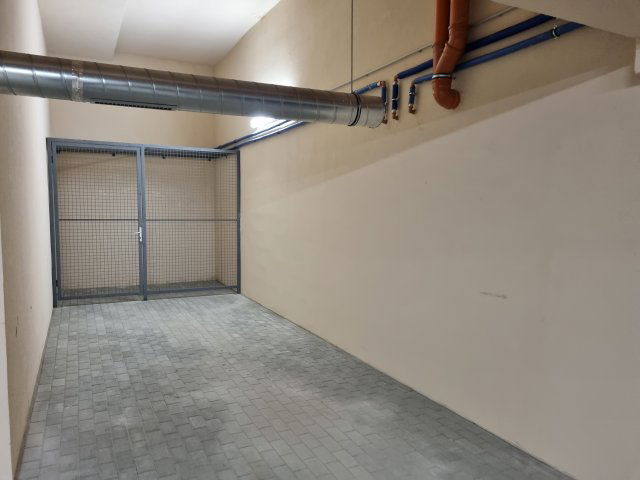 Eladó garázs, Budakalászon, Pomázi úton 14.49 M Ft