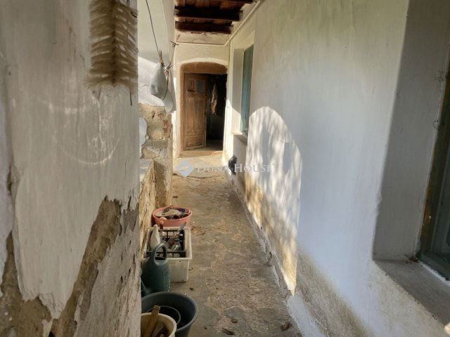 Eladó családi ház, Nagysimonyin 11.9 M Ft, 2 szobás
