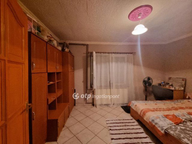 Eladó családi ház, Kertán 17.9 M Ft, 2 szobás