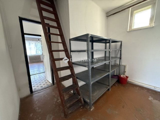 Eladó családi ház, Mendén 50 M Ft, 3 szobás