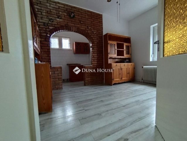 Eladó családi ház, Dunaharasztin 109.9 M Ft, 7 szobás