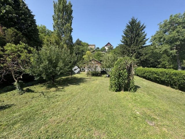 Eladó családi ház, Pécsett 92.9 M Ft, 6 szobás