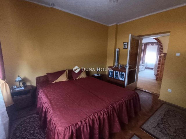 Eladó családi ház, Bakonybánkon 42 M Ft, 5 szobás