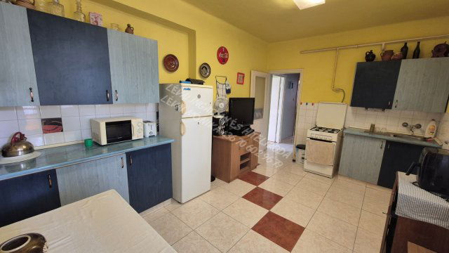 Eladó téglalakás, Békésen 23.9 M Ft, 3 szobás