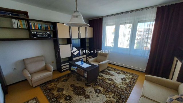 Eladó panellakás, Dombóváron, Zrínyi utcában 18.5 M Ft