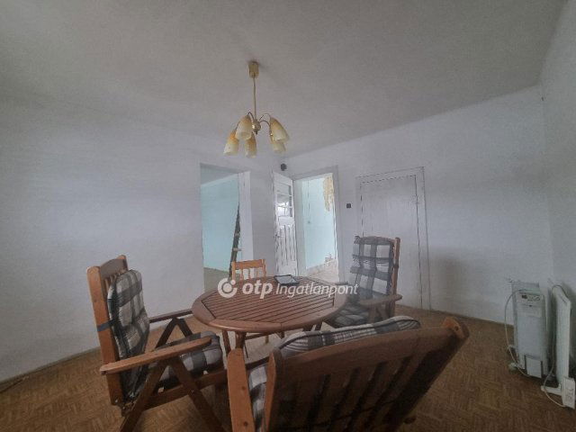 Eladó családi ház, Bakonyszentivánon 9.19 M Ft, 2 szobás