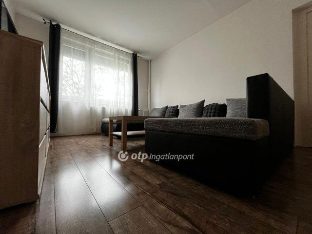 Eladó panellakás, Debrecenben 65.9 M Ft, 2+2 szobás