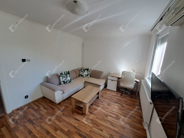 Kiadó panellakás, albérlet, Debrecenben 250 E Ft / hó, 3 szobás