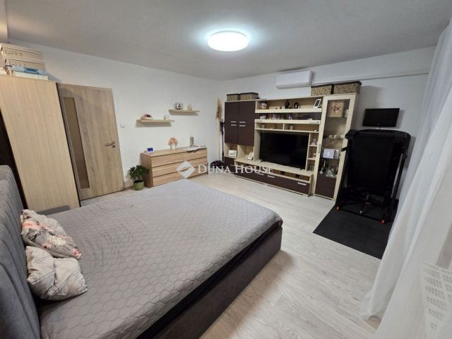 Eladó panellakás, Veszprémben, Klapka György utcában 63.9 M Ft