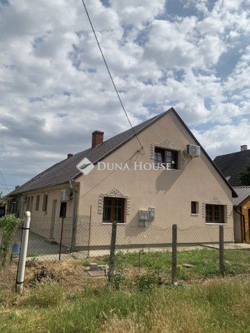 Eladó családi ház, Tolnán 84 M Ft, 8+1 szobás