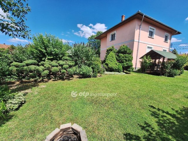 Eladó családi ház, Szigetszentmiklóson 149.9 M Ft, 6+1 szobás