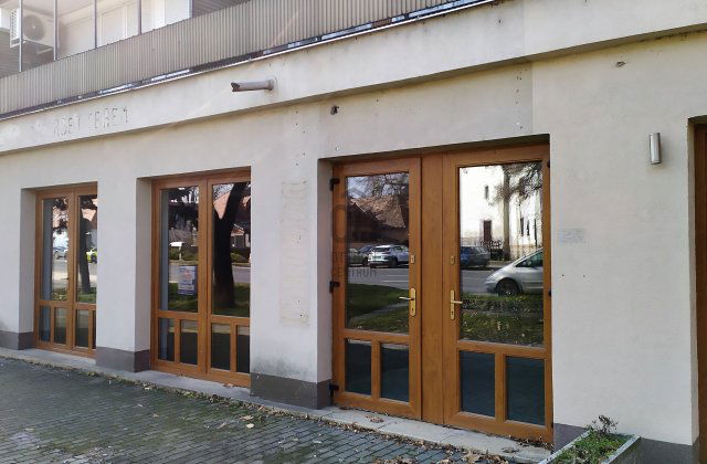 Kiadó üzlethelyiség, Tatán 490 E Ft / hó / költözzbe.hu