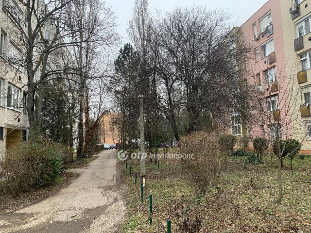 Eladó téglalakás, Szolnokon 27.9 M Ft, 1+1 szobás