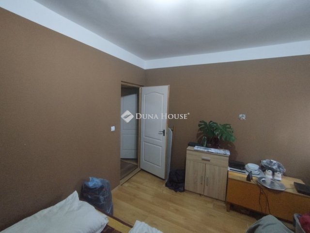 Eladó családi ház, Szomódon 89.99 M Ft, 4 szobás