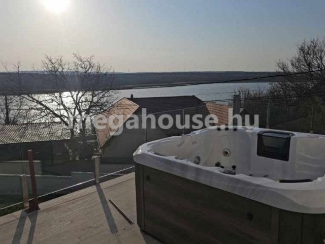 Eladó családi ház, Biatorbágyon 229 M Ft, 6 szobás