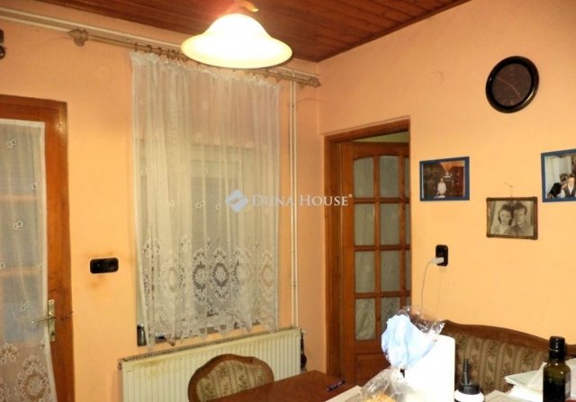 Eladó családi ház, Velencén 74.7 M Ft, 4 szobás