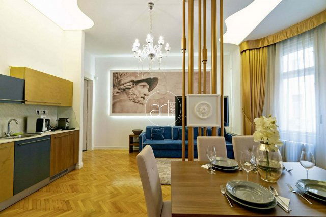 Eladó téglalakás, Budapesten, V. kerületben, Október 6. utcában